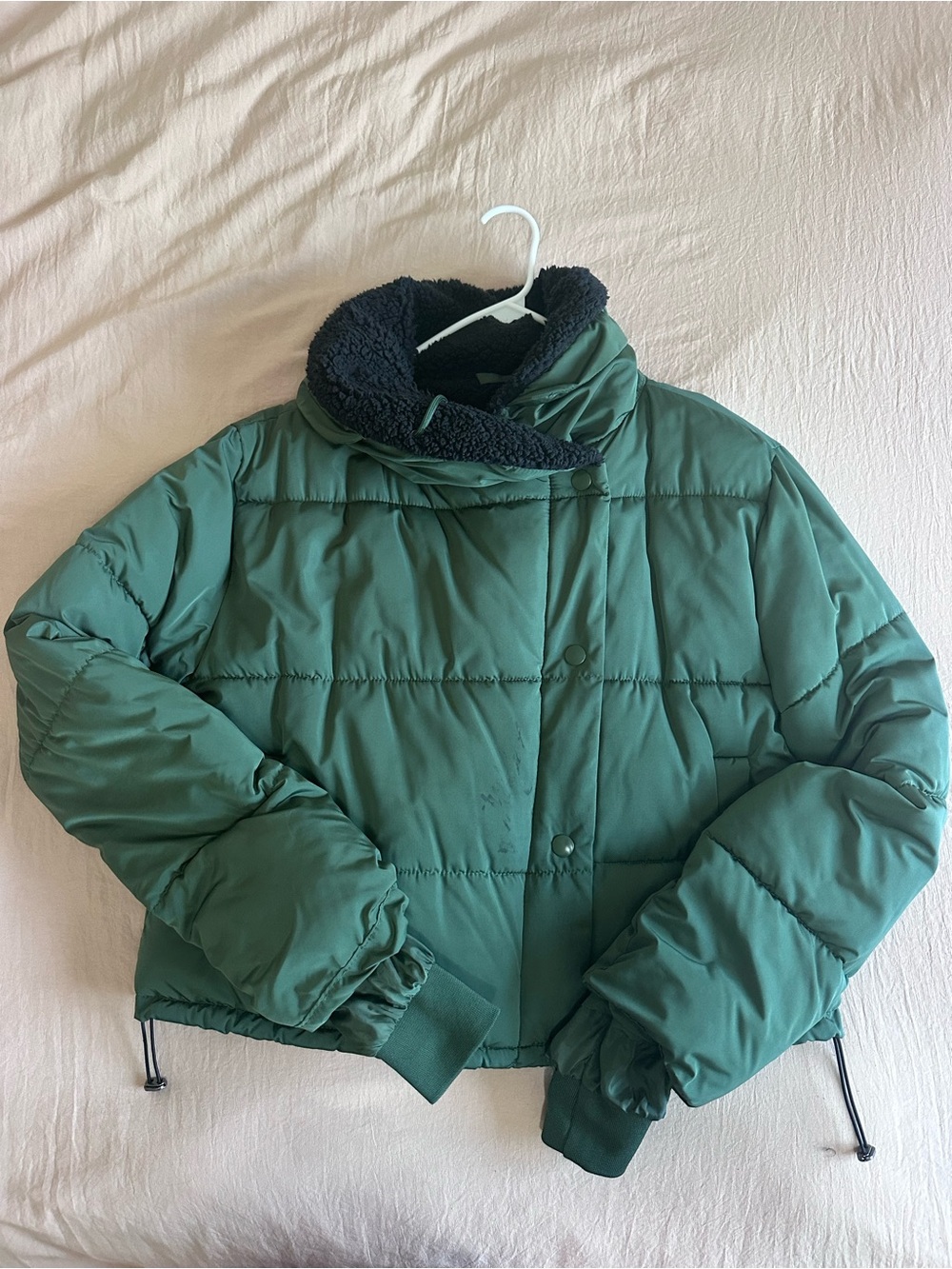 Urban Outfitters BDG Green Puffer Jacket with Sherpa Inside - Women's